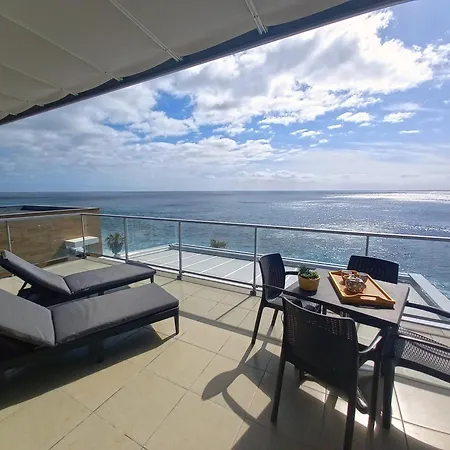 The Wave House - Two Bedroom Flat *
