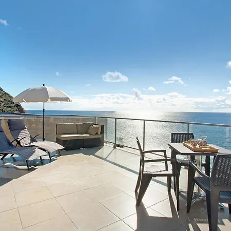 The Wave House - Two Bedroom Flat *