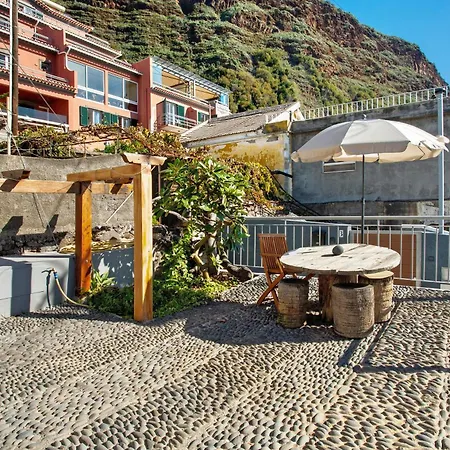 The Wave House - Two Bedroom Flat *