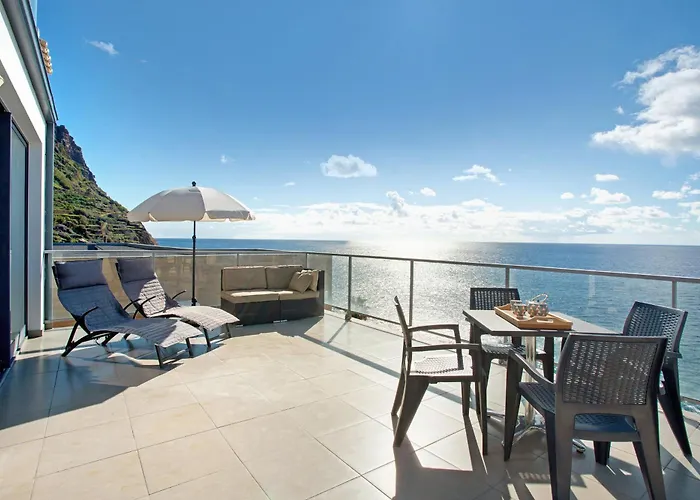 The Wave House - Two Bedroom Flat *