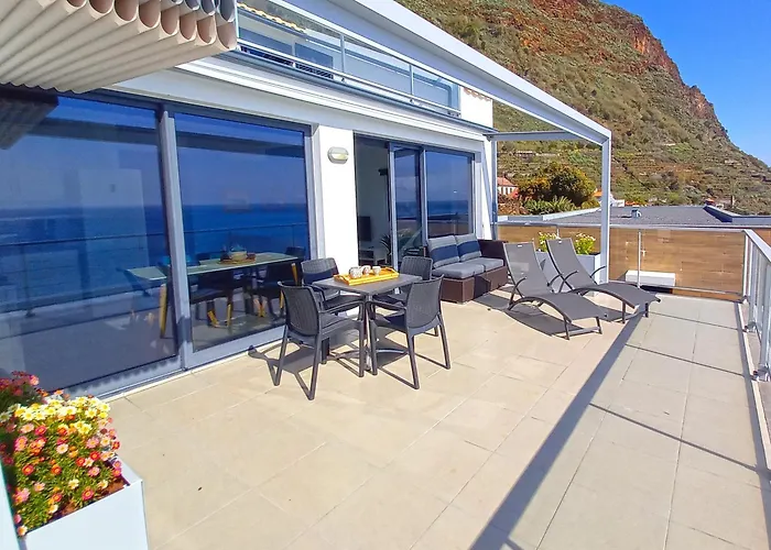 The Wave House - Two Bedroom Flat *